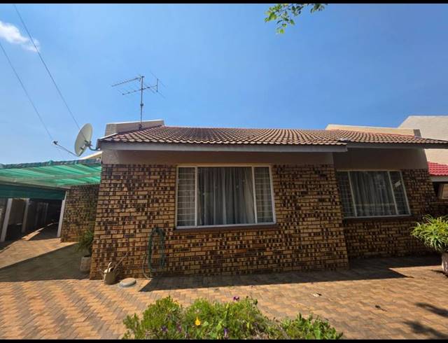 2 BEDROOM TOWNHOUSE FOR SALE IN GREENHILLS